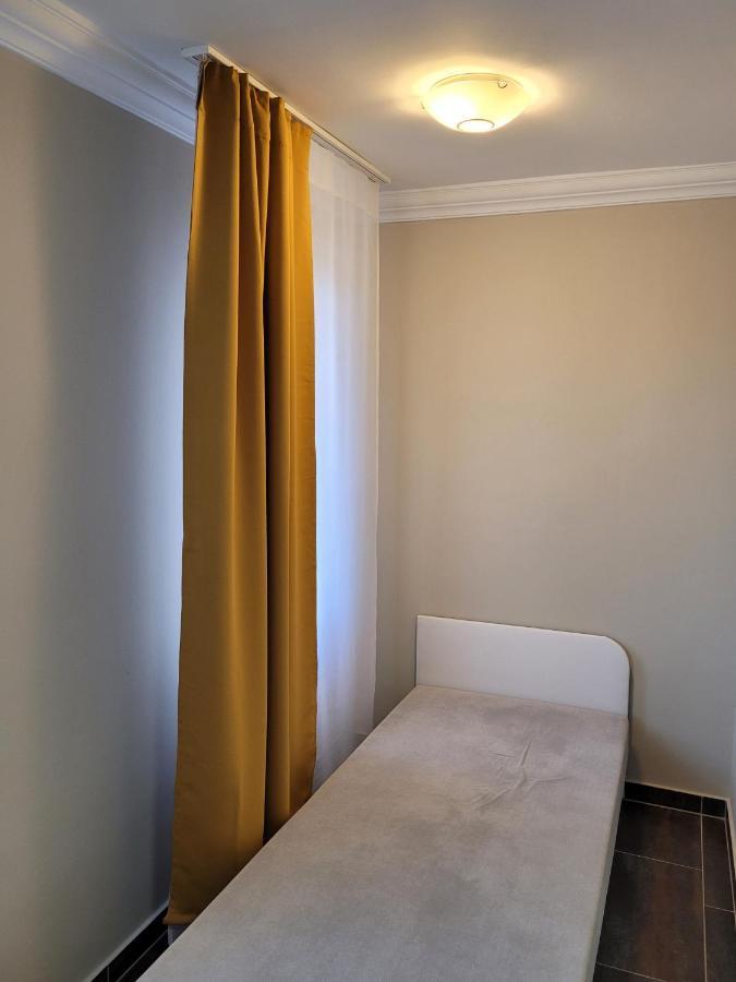 Indira Vendeghaz Apartment Mestecǎneşti Exterior foto