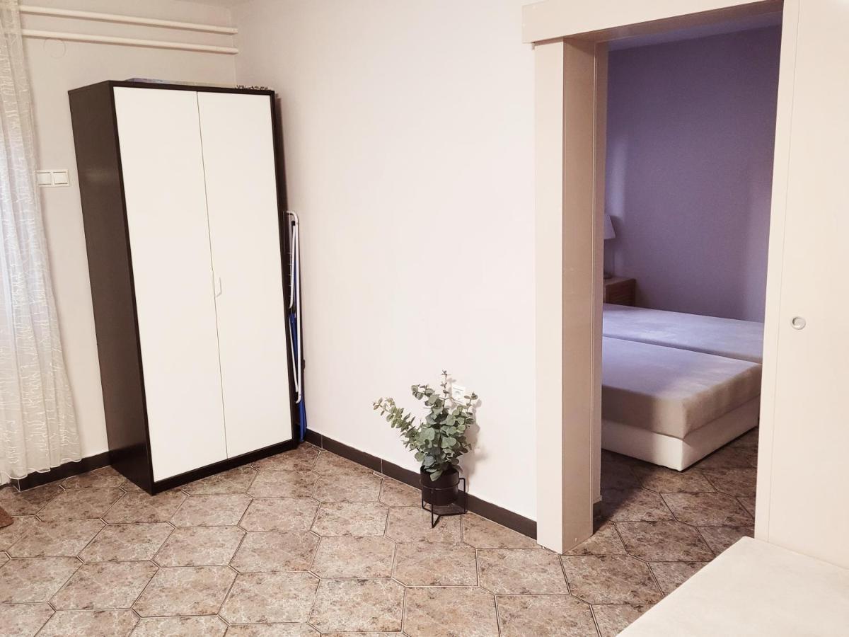 Indira Vendeghaz Apartment Mestecǎneşti Exterior foto