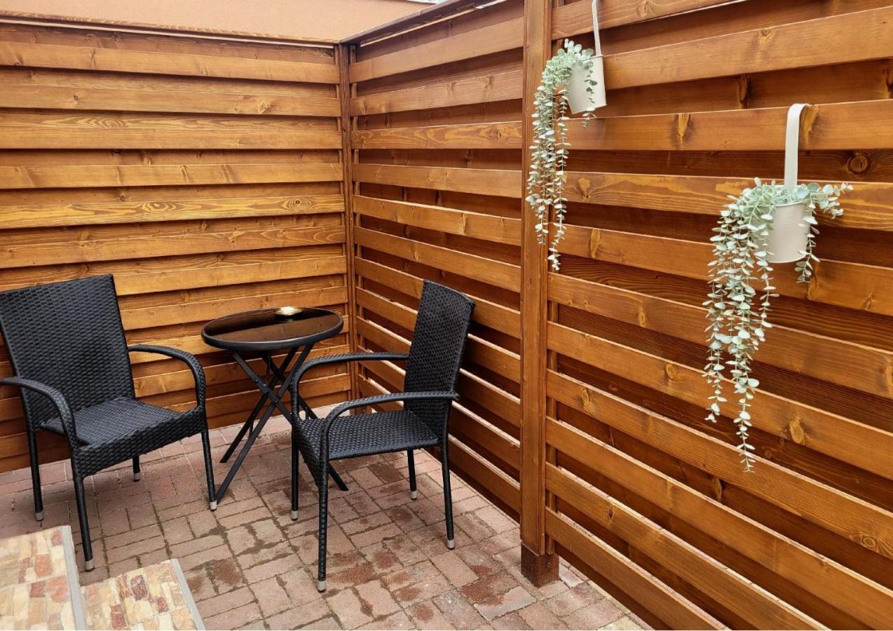 Indira Vendeghaz Apartment Mestecǎneşti Exterior foto